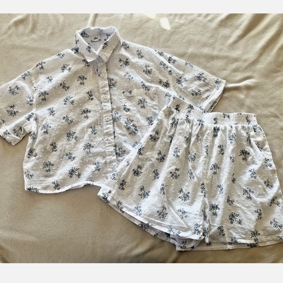 YLLW ROSY FLORAL SHORT SLEEVE SHIRT & SHORTS SET FRENCH FLORETS YELLOW THE LABEL - Picture 2 of 11